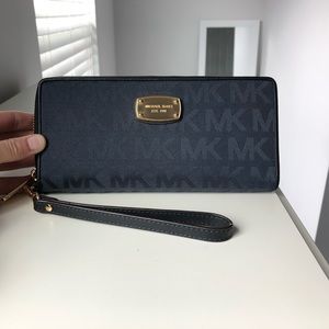 Michael Kors wristlet